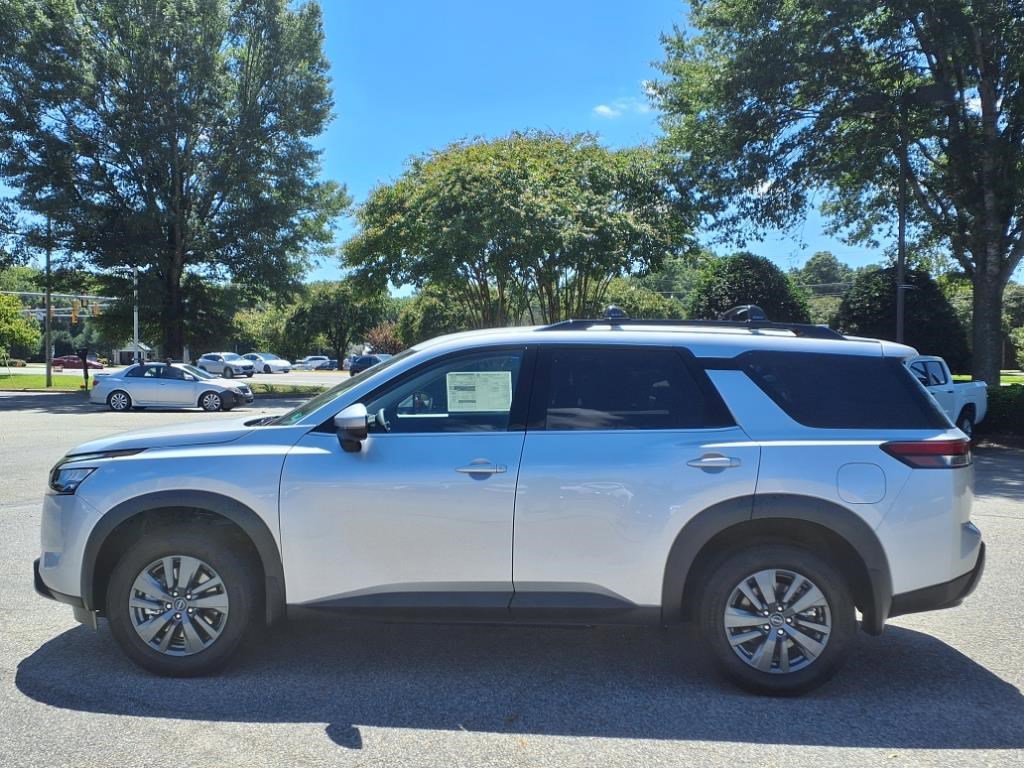 2025 Nissan Pathfinder SV photo 4