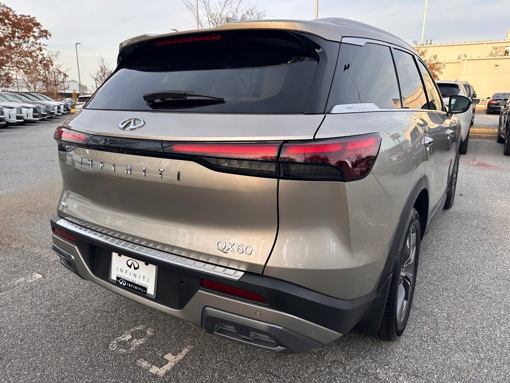2022 Infiniti QX60 Luxe photo 3