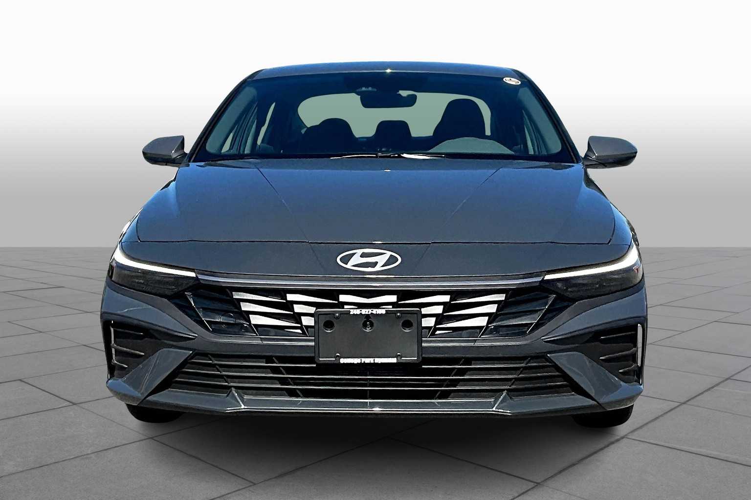 2025 Hyundai Elantra SE photo 3