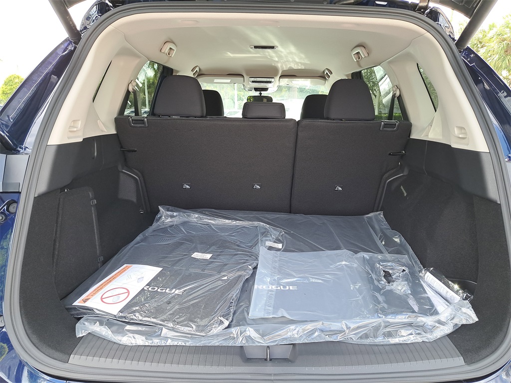 2026 Nissan Rogue SV photo 10