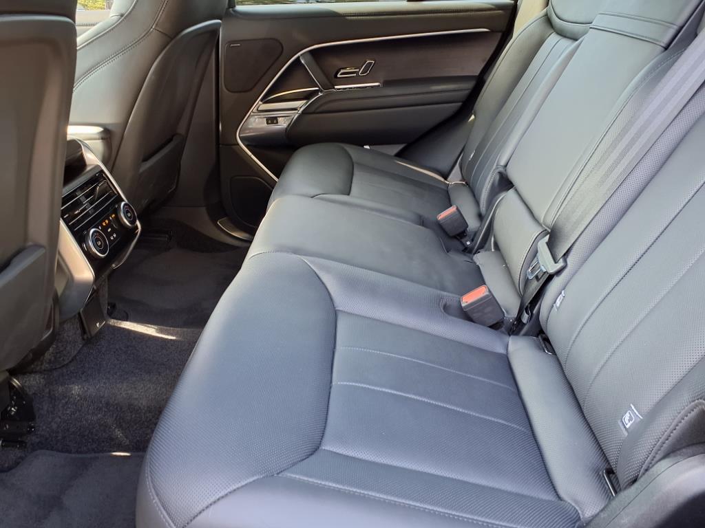 2024 Land Rover Range Rover SE photo 5