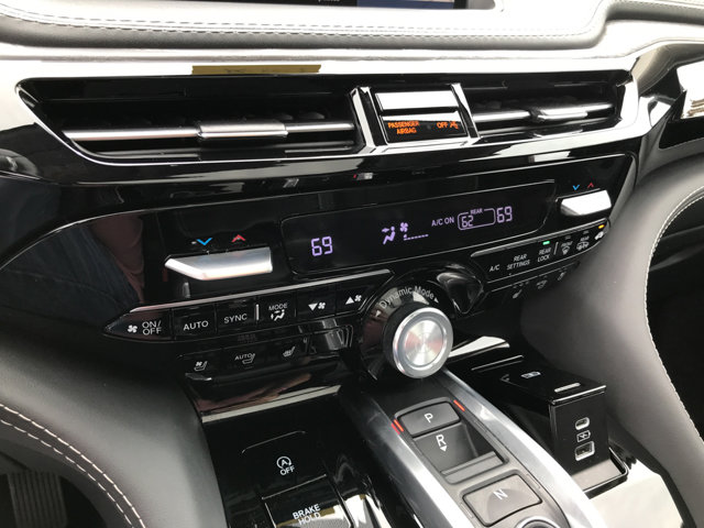 2023 Acura MDX SH-AWD Advance photo 18
