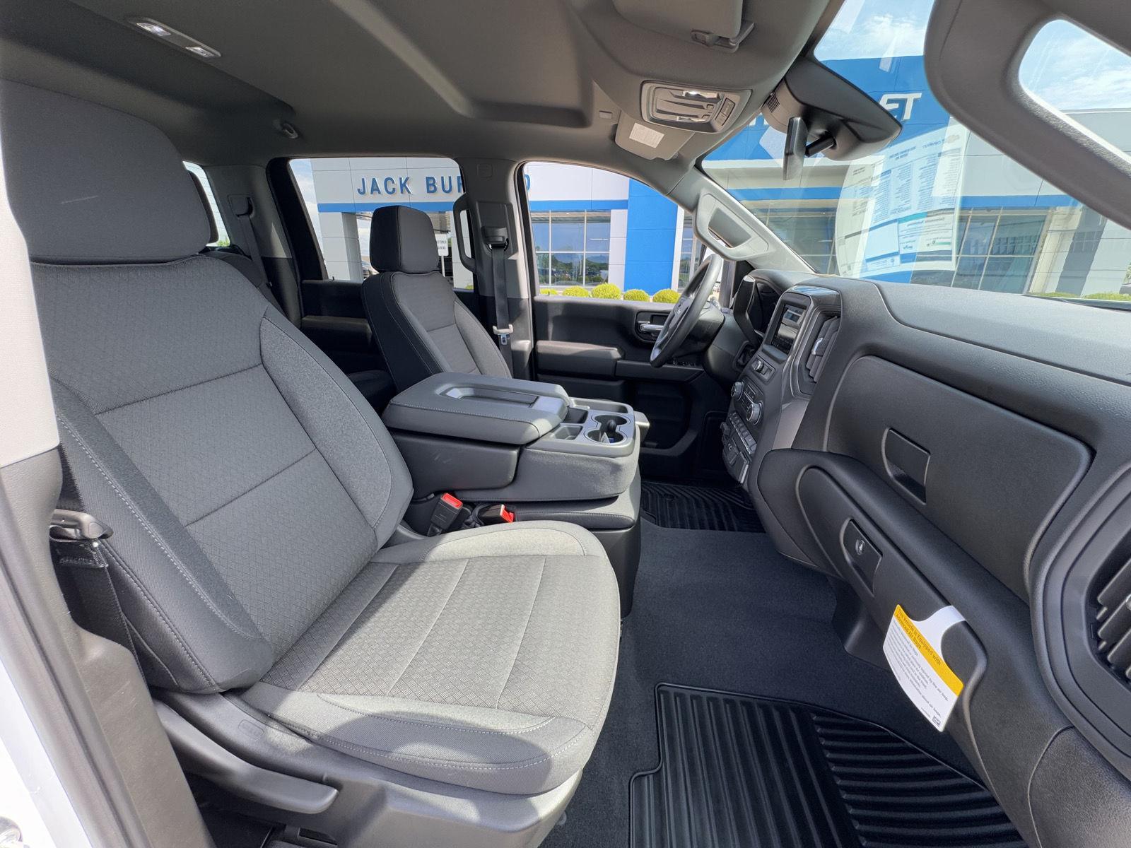 2025 Chevrolet Silverado 2500HD Custom photo 39