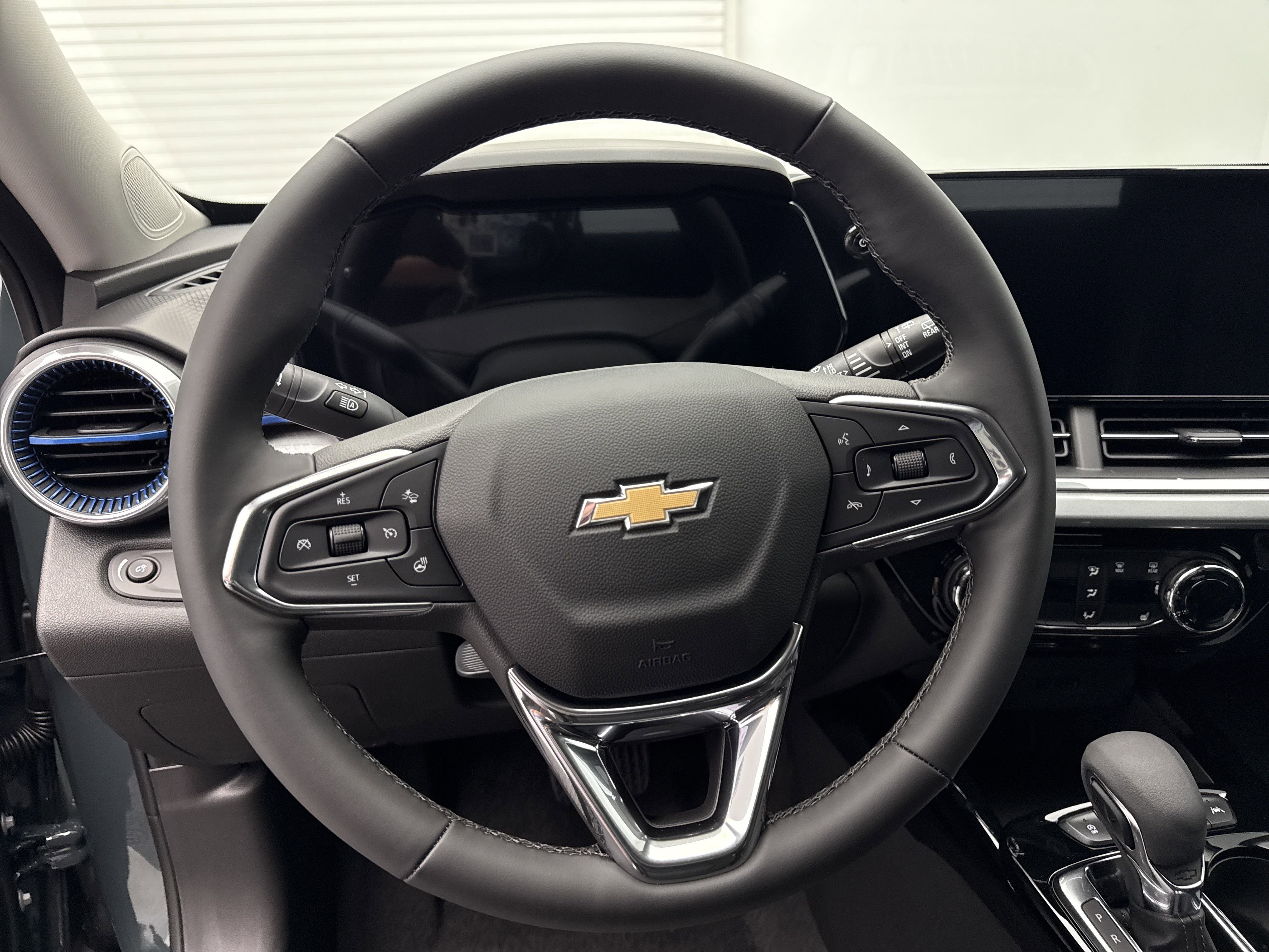 2025 Chevrolet Trax LT photo 18