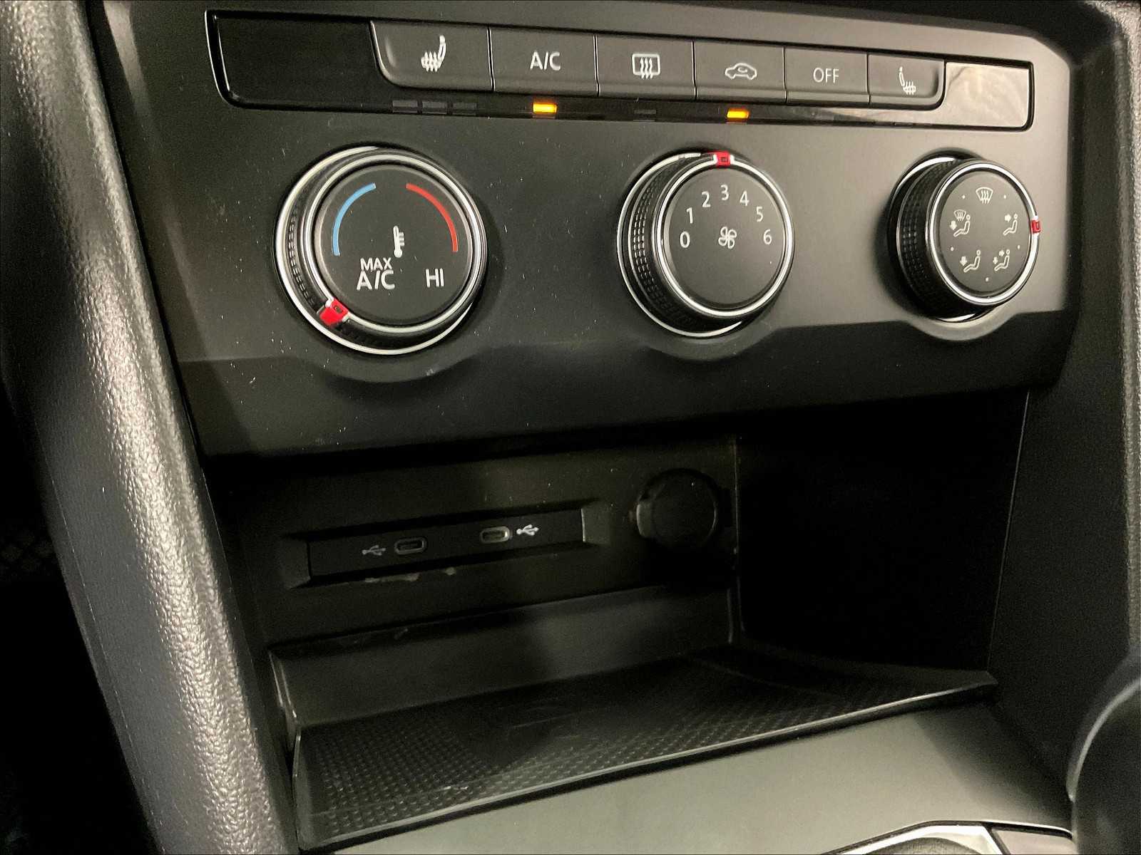 2022 Volkswagen Taos SE photo 22