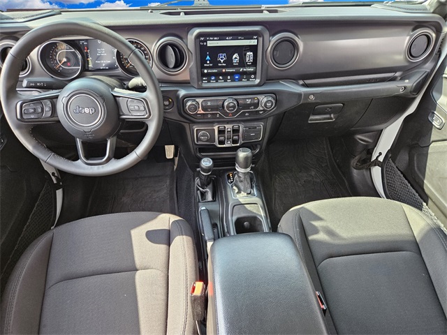 2023 Jeep Gladiator Willys photo 7