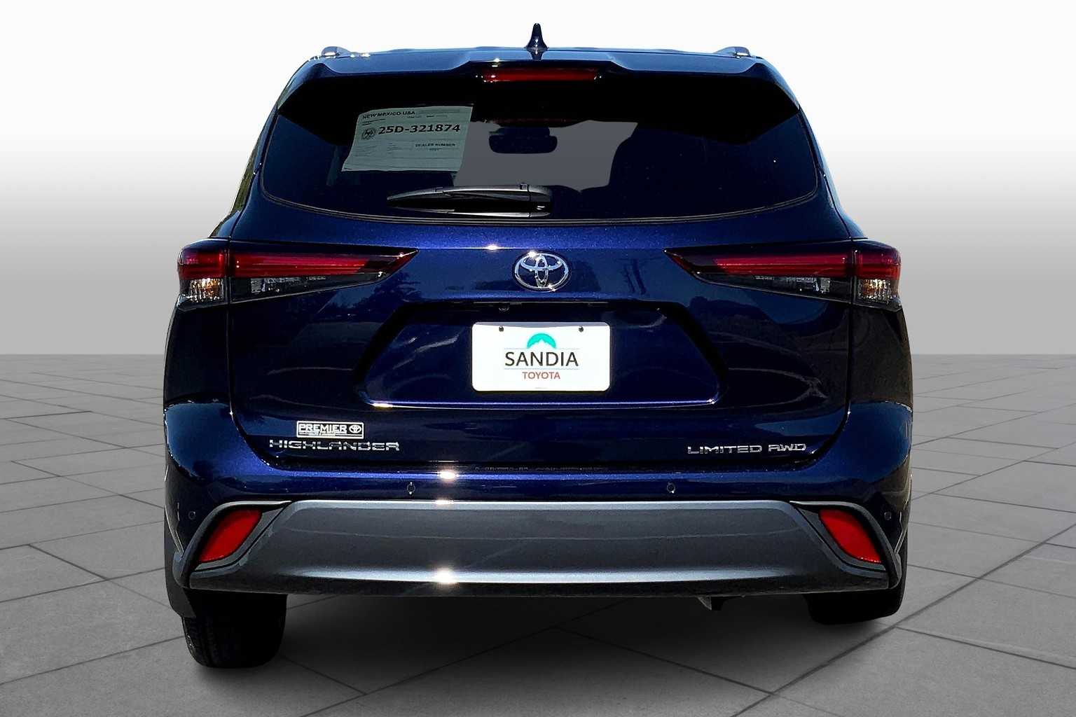 2025 Toyota Highlander Limited photo 4