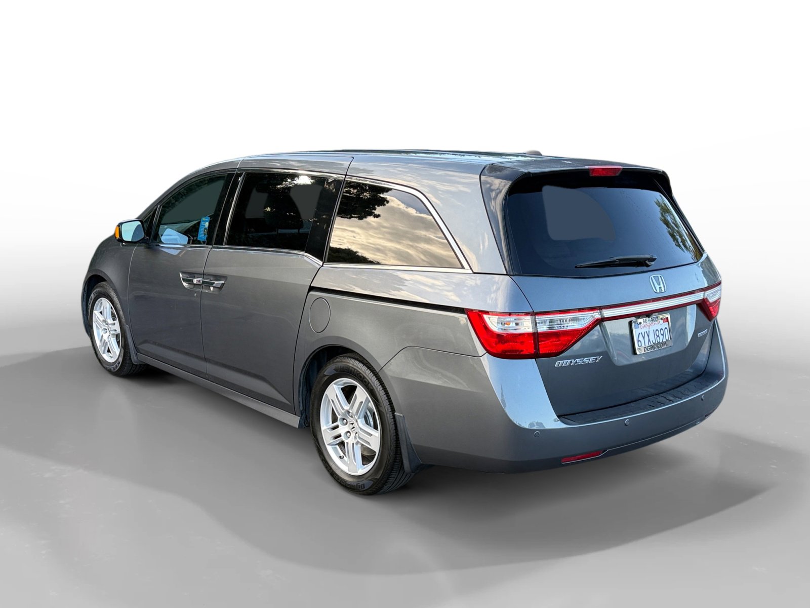 2013 Honda Odyssey Touring photo 3