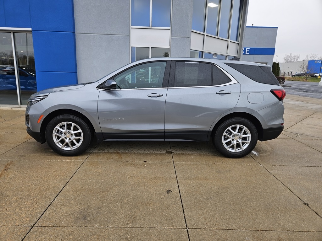 2024 Chevrolet Equinox LT photo 2