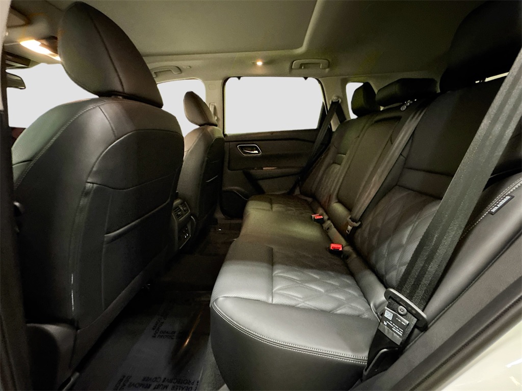2026 Nissan Rogue Platinum photo 10