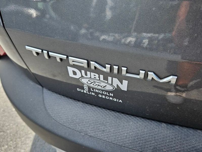 2022 Ford Escape Titanium Hybrid photo 11
