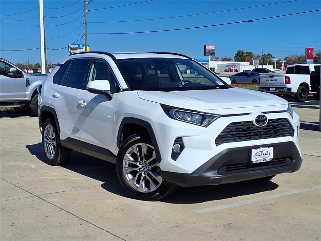 2020 Toyota RAV4 XLE Premium's photo