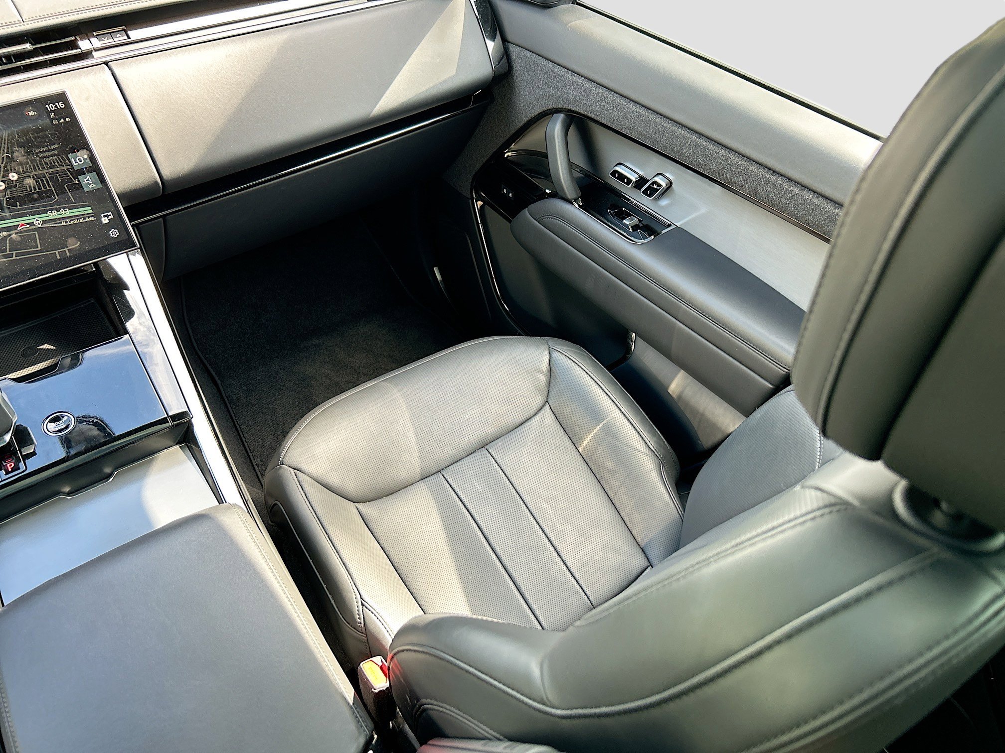 2024 Land Rover Range Rover Sport SE photo 16