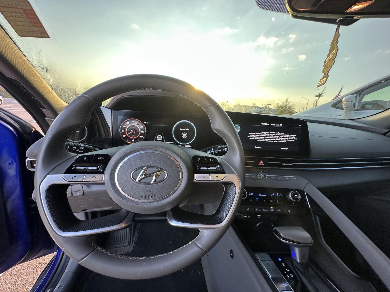 2023 Hyundai Elantra SEL photo 8