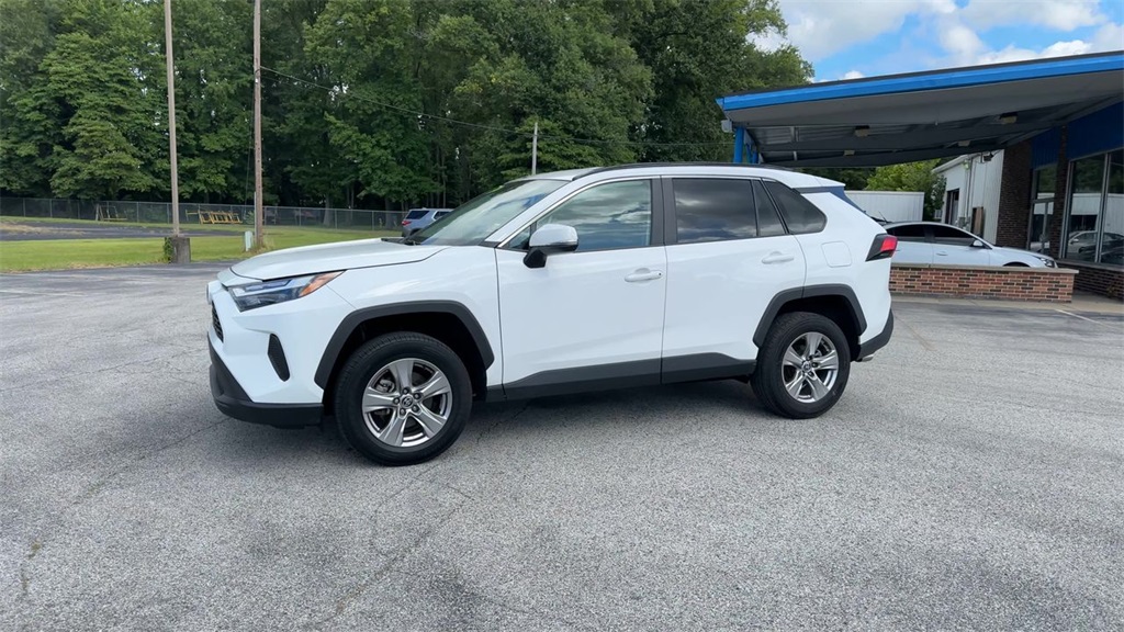 2023 Toyota RAV4 XLE photo 4