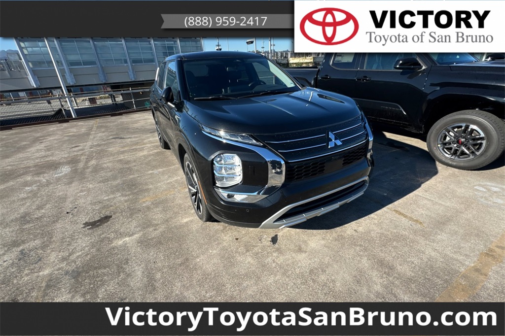 2024 Mitsubishi Outlander SE's photo