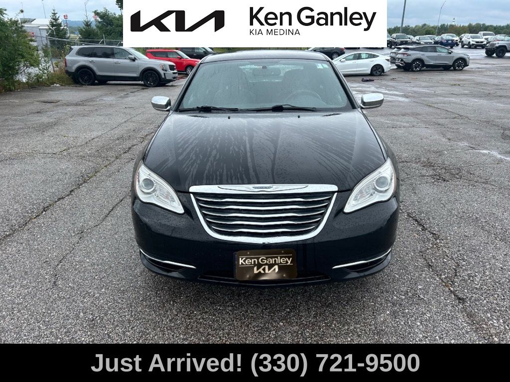 Used 2013 Chrysler 200 Limited with VIN 1C3CCBCG5DN543219 for sale in Medina, OH