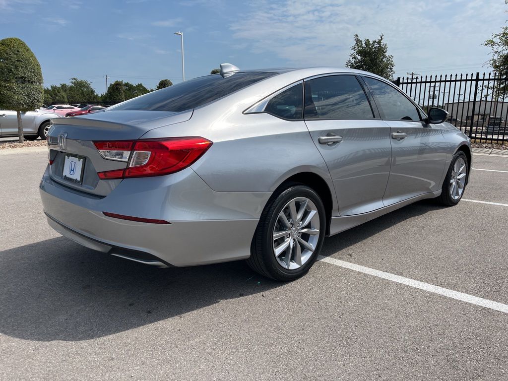 2022 Honda Accord LX photo 4