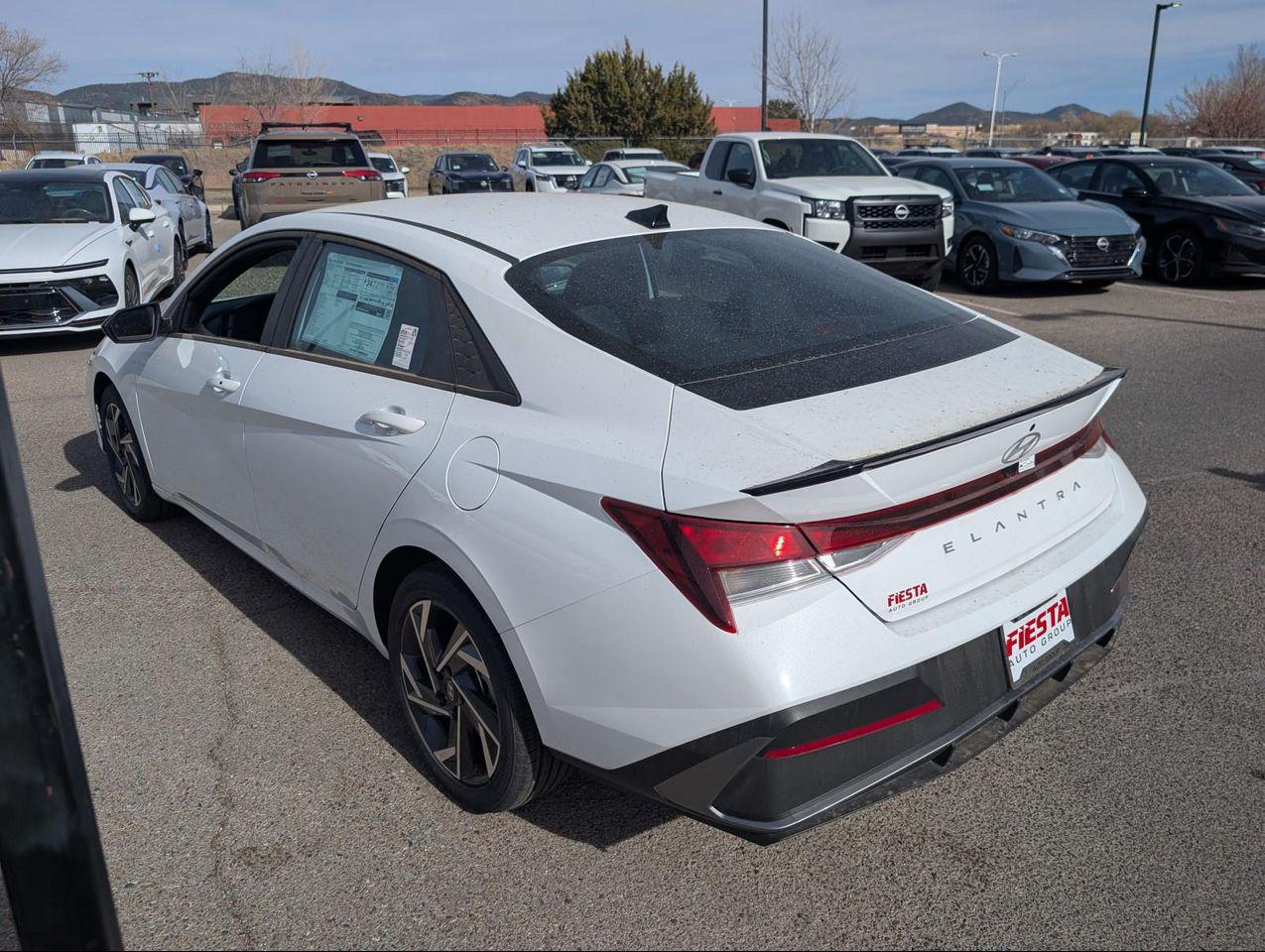 2025 Hyundai Elantra SEL Sport photo 7