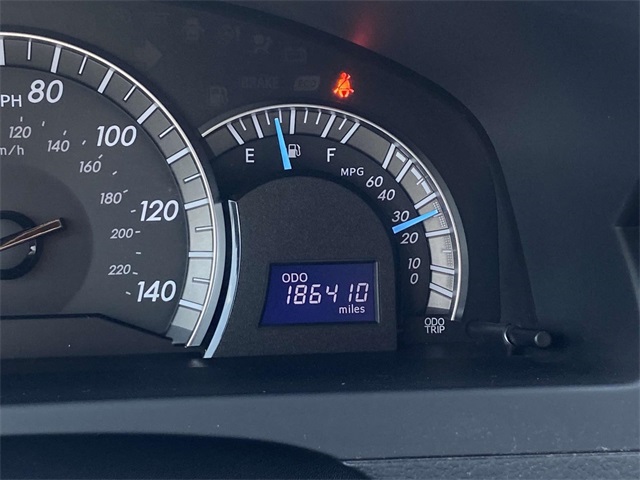 2013 Toyota Camry SE photo 16