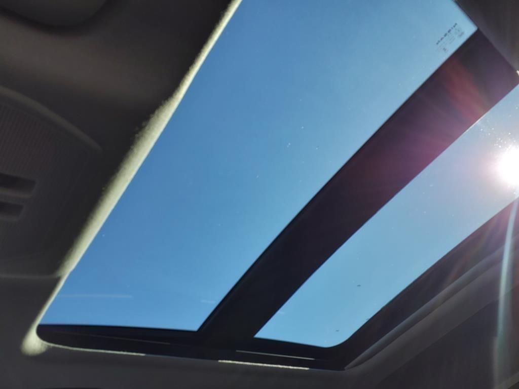 2025 Nissan Kicks SV photo 19