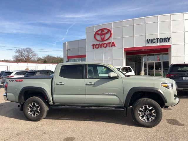 2023 Toyota Tacoma TRD Off-Road photo 3
