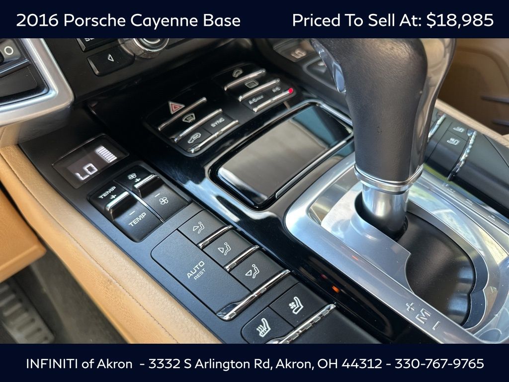 2016 Porsche Cayenne Base photo 3
