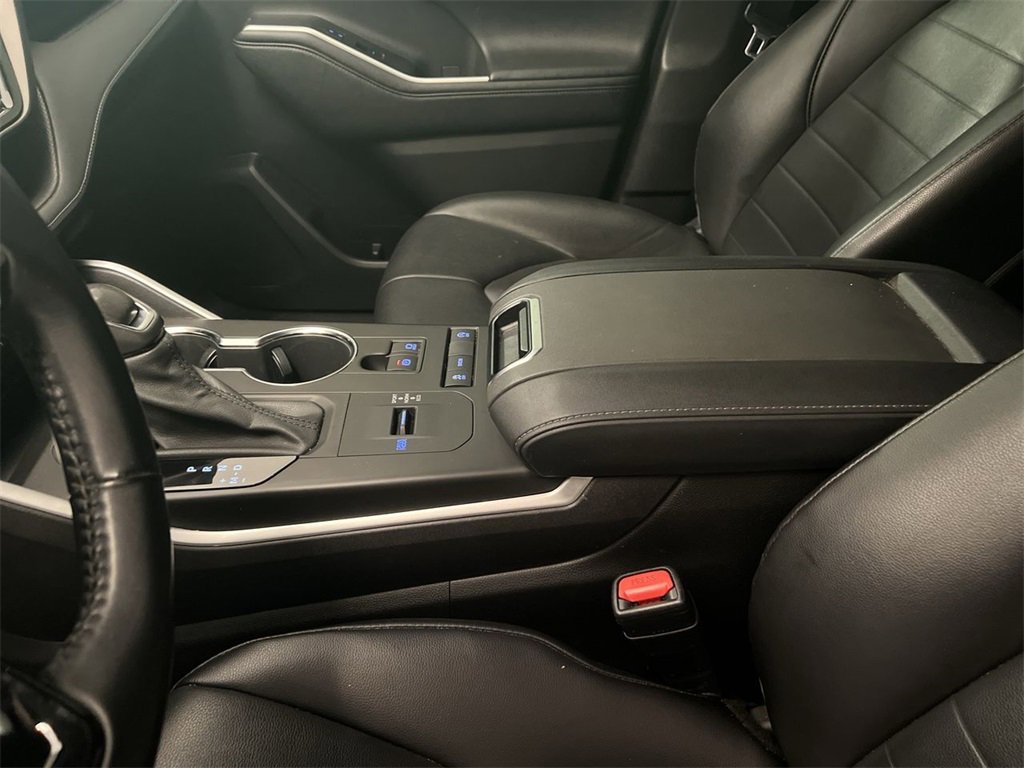 2021 Toyota Highlander XLE photo 20