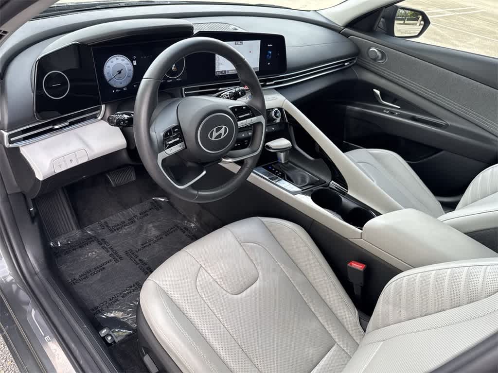 2024 Hyundai Elantra Limited photo 11