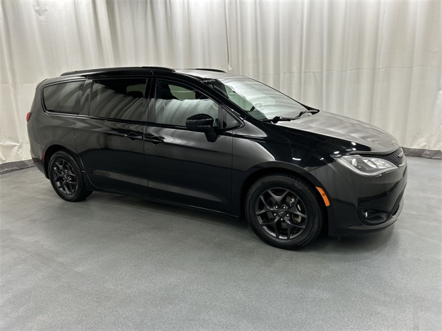 2020 Chrysler Pacifica Touring L Plus's photo