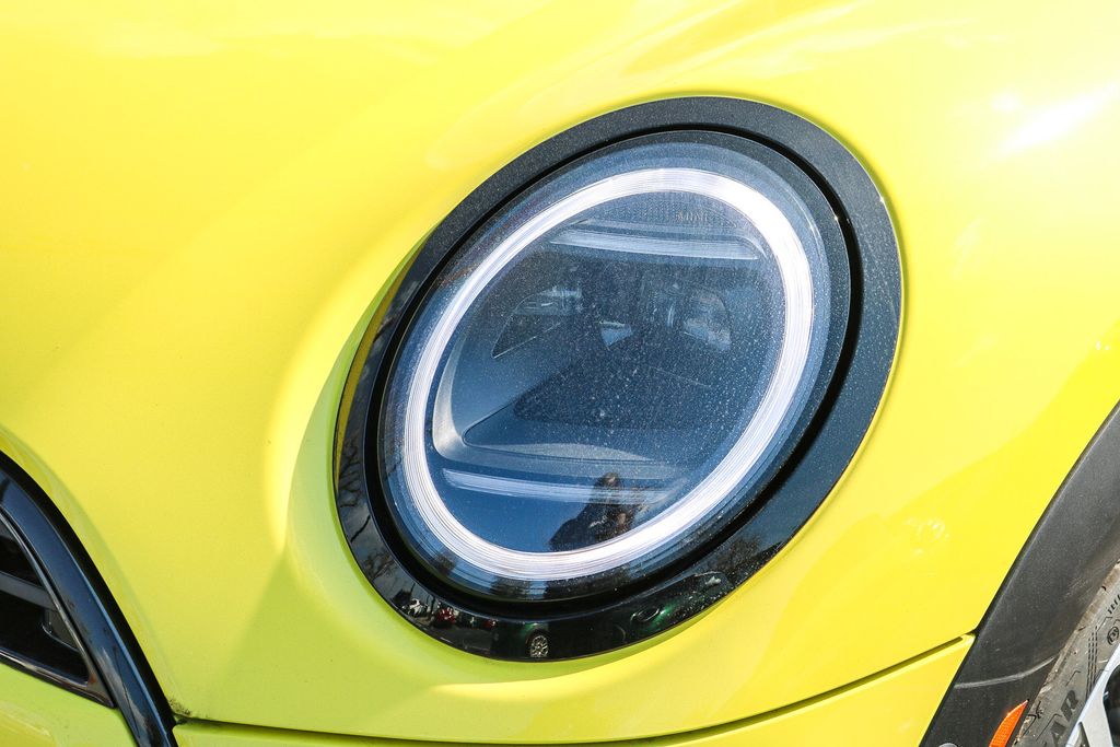 2025 Mini Cooper 2 Door Hardtop Signature photo 4