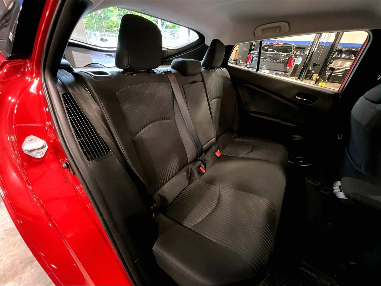 2021 Toyota Prius Prime LE photo 16