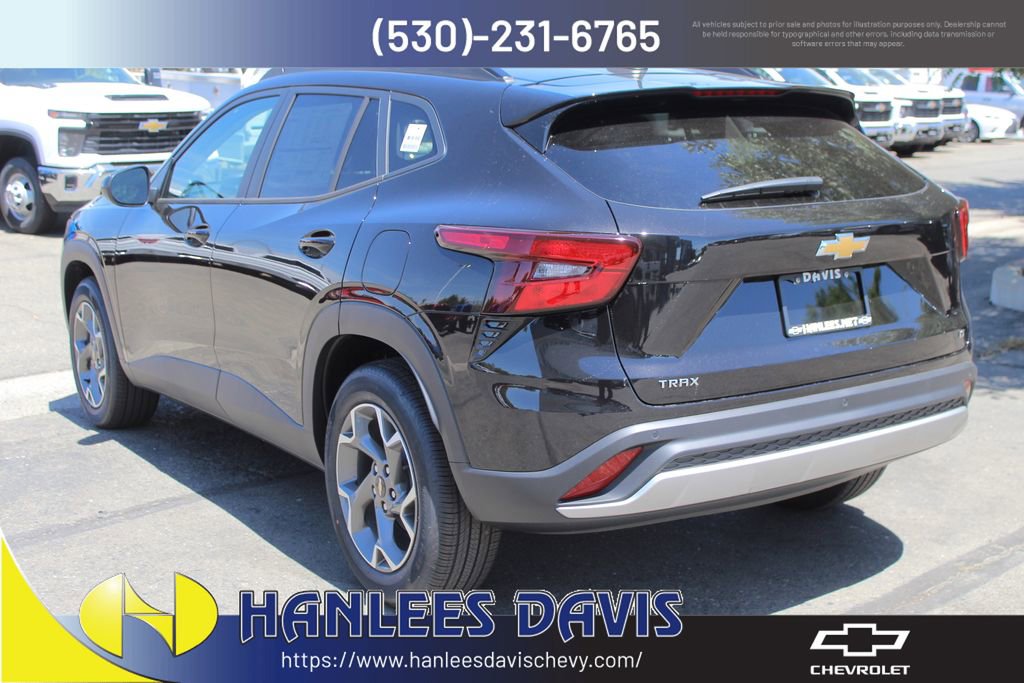 2025 Chevrolet Trax LT photo 8