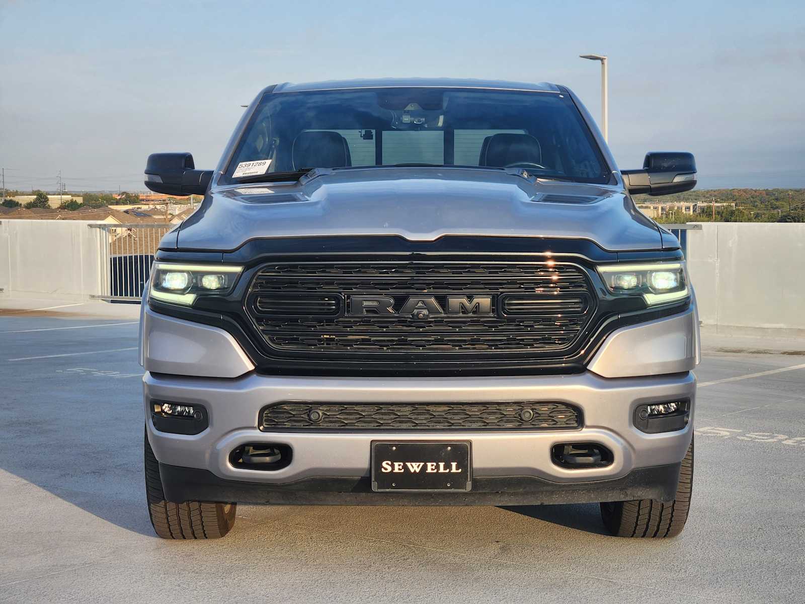2023 Ram 1500 Limited photo 2