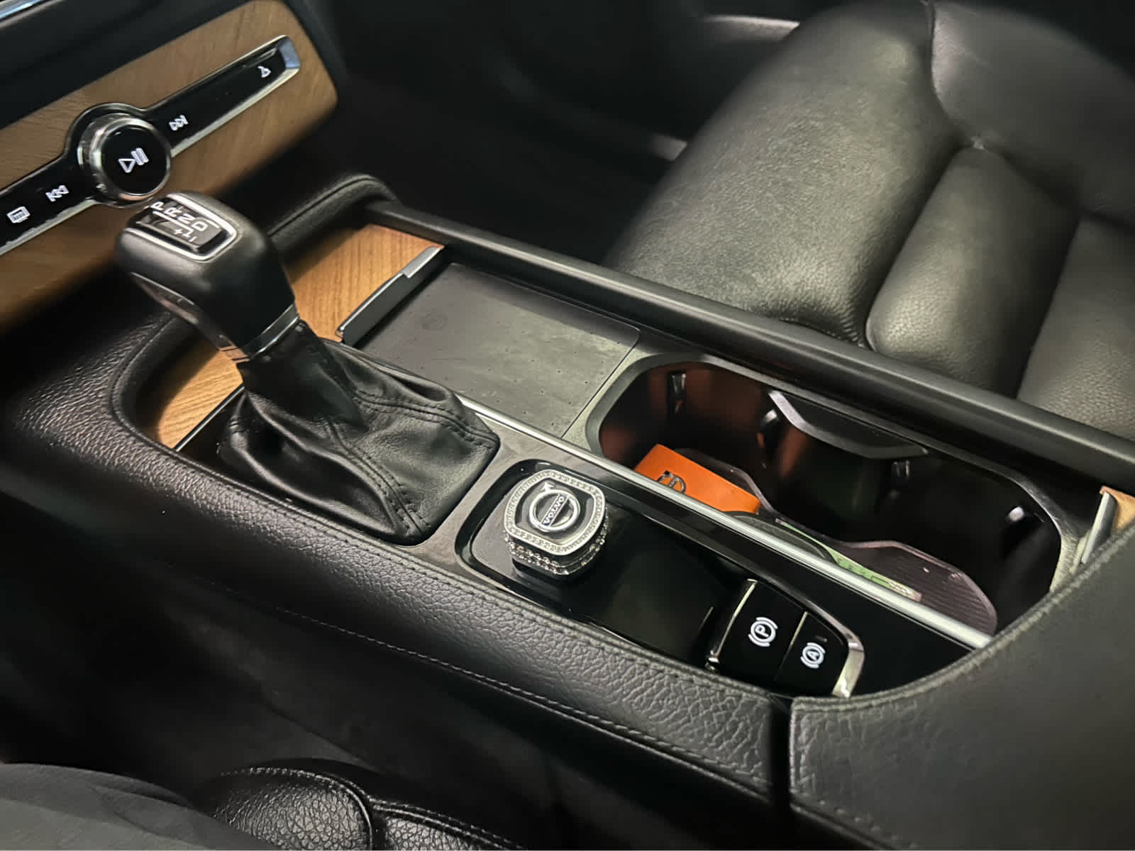 2022 Volvo XC90 Momentum photo 11