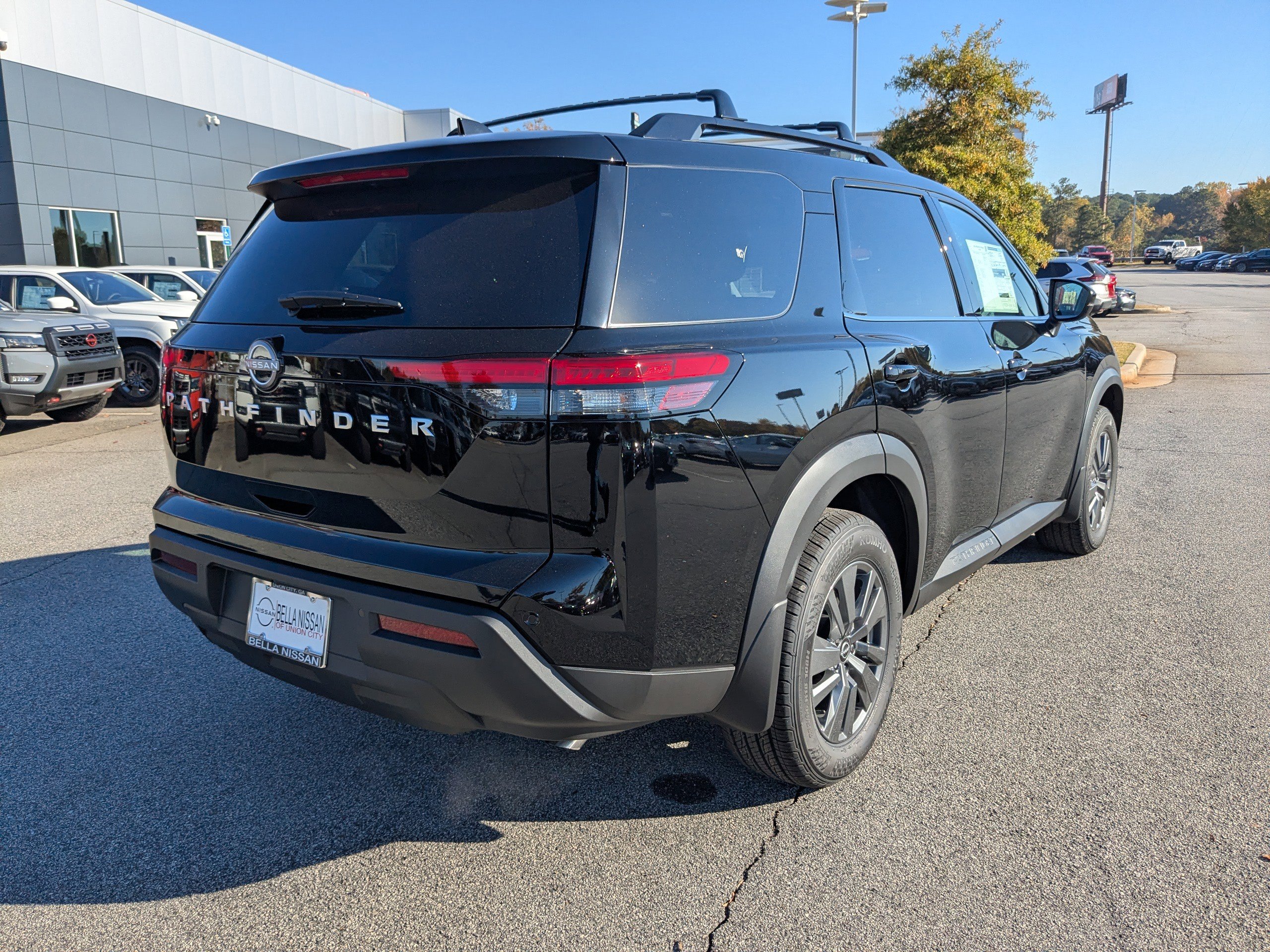 2025 Nissan Pathfinder SV photo 3