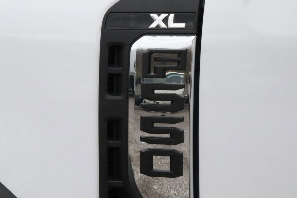 2025 Ford F-550 photo 17