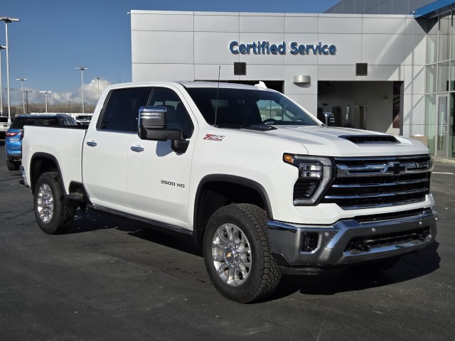 2025 Chevrolet Silverado 3500HD LTZ photo 4