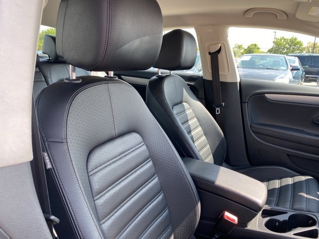 2015 Volkswagen CC 2.0T R-Line photo 23