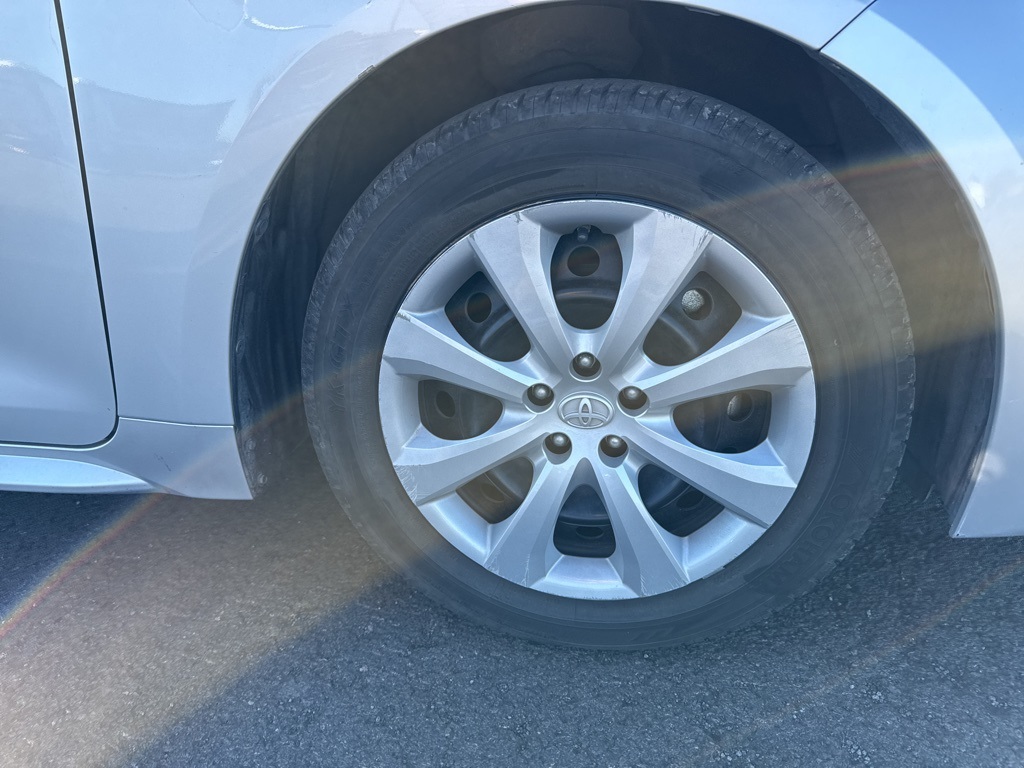 2021 Toyota Corolla LE photo 23