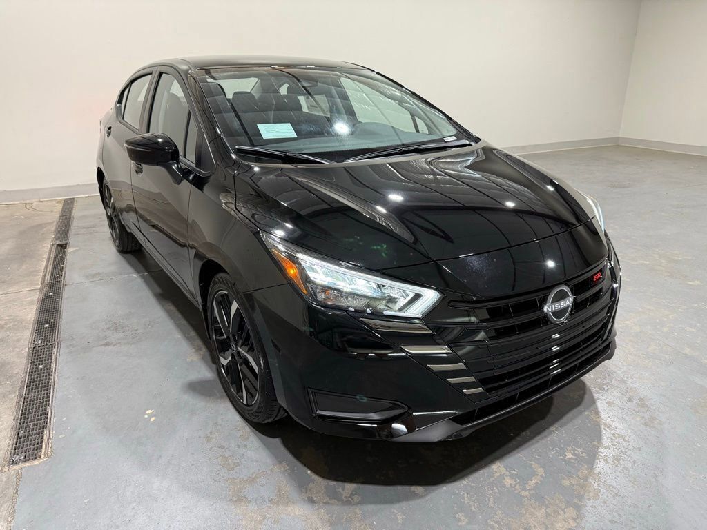 2025 Nissan Versa Sedan SR's photo