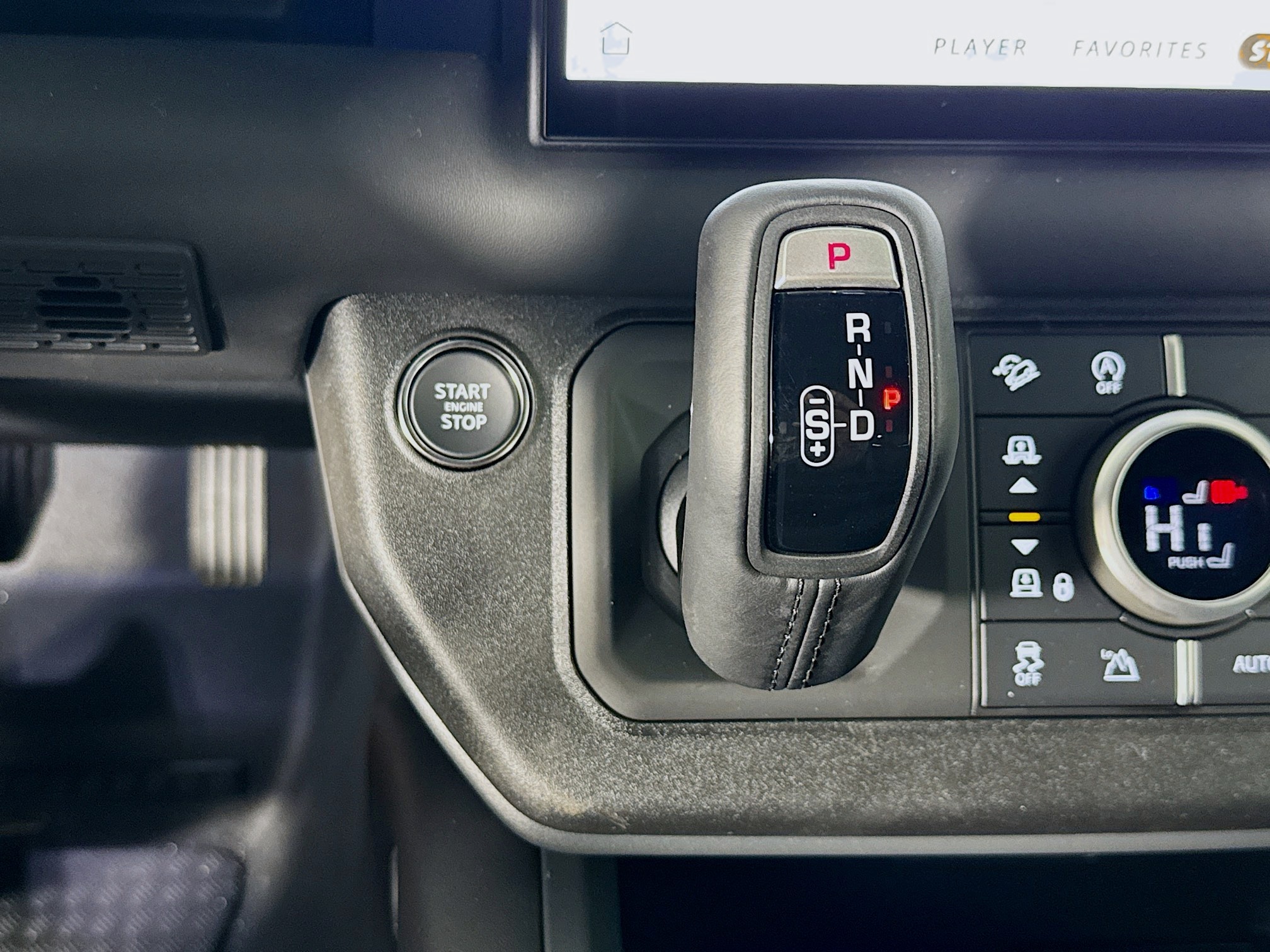 2025 Land Rover Defender 110 X-Dynamic SE photo 10