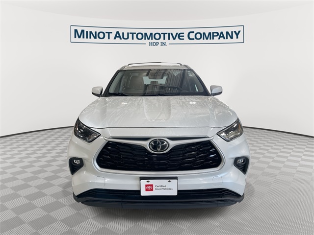 2022 Toyota Highlander XLE photo 3