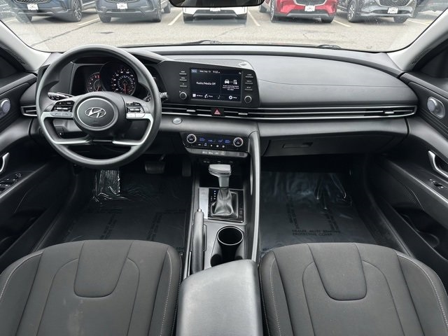 2023 Hyundai Elantra SEL photo 4