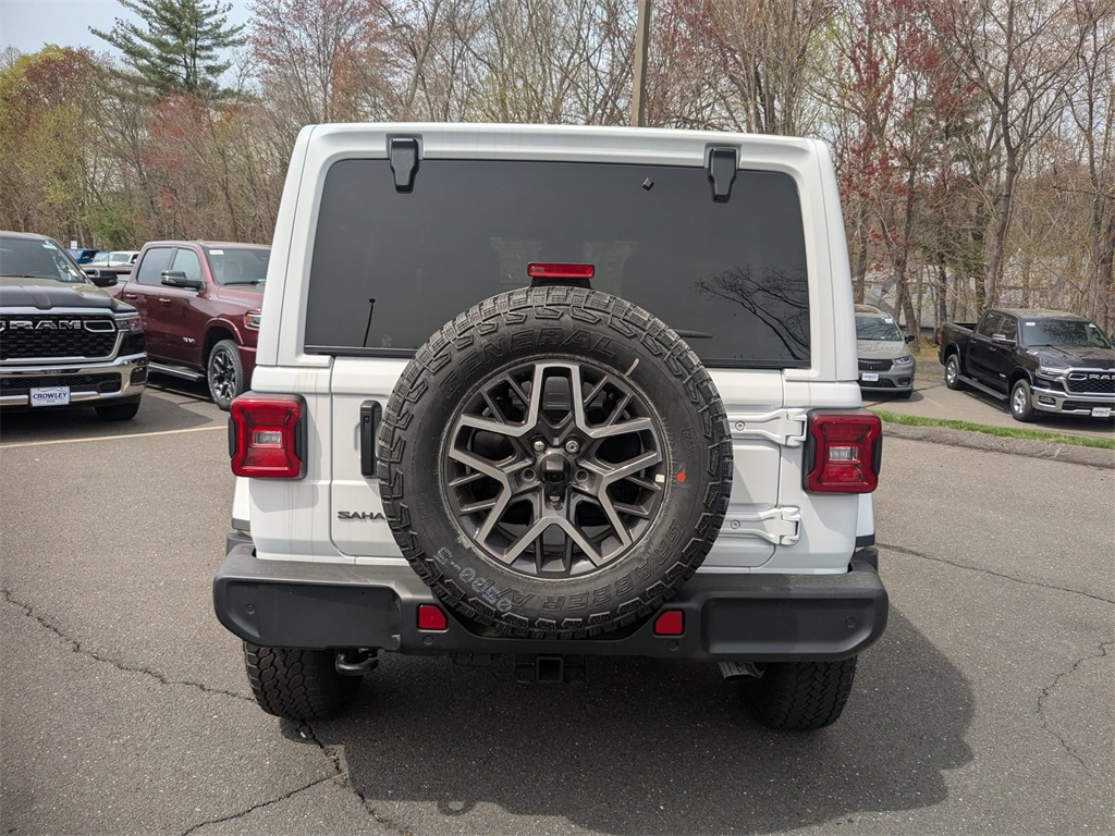 2025 Jeep Wrangler Sahara photo 4