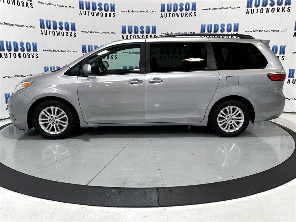 2016 Toyota Sienna XLE Premium photo 3