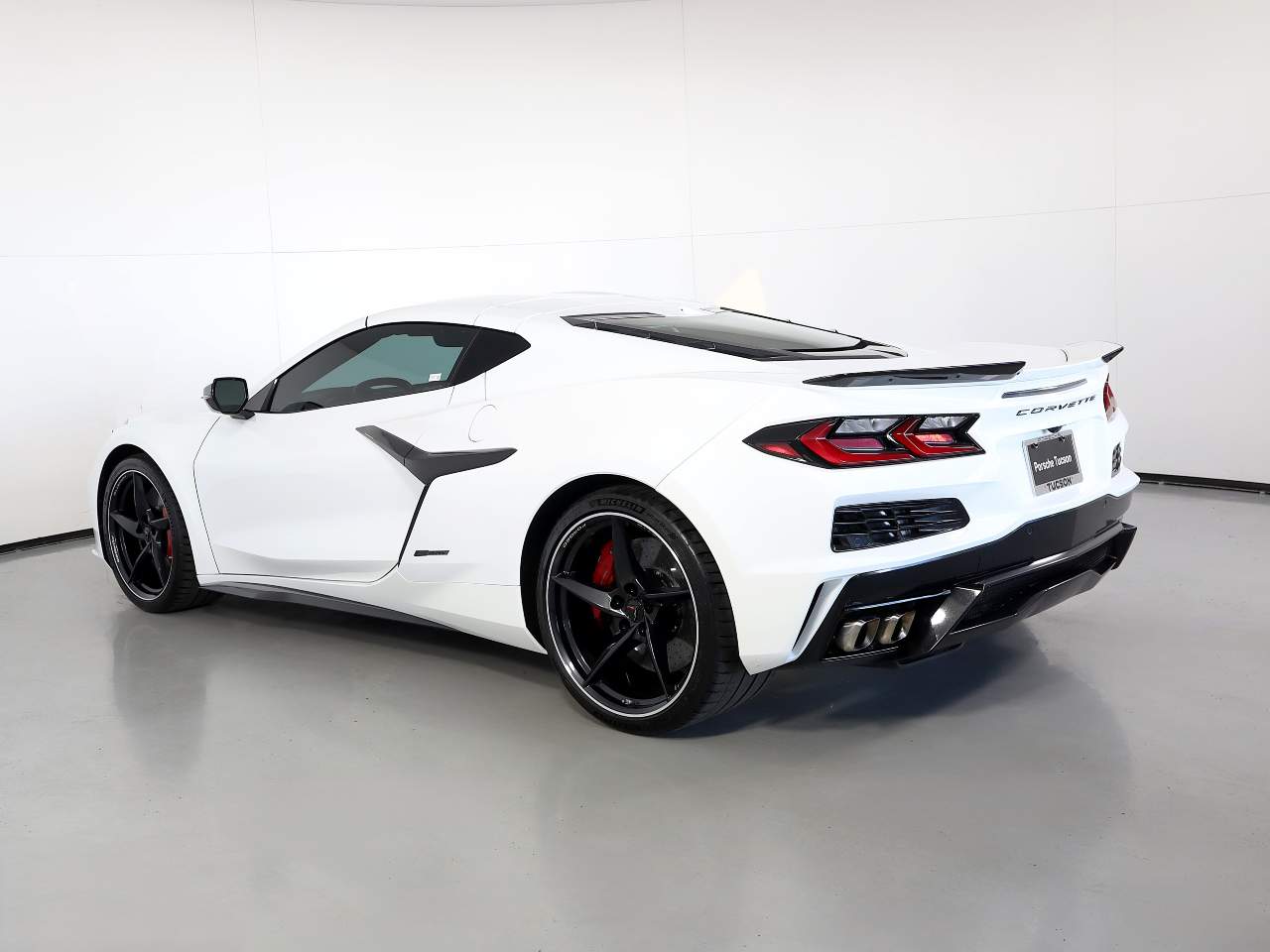 2025 Chevrolet Corvette E-Ray photo 2