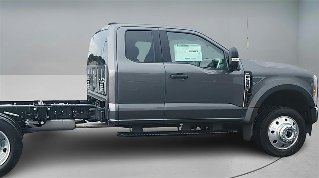 2026 Ford F-550 XLT photo 3