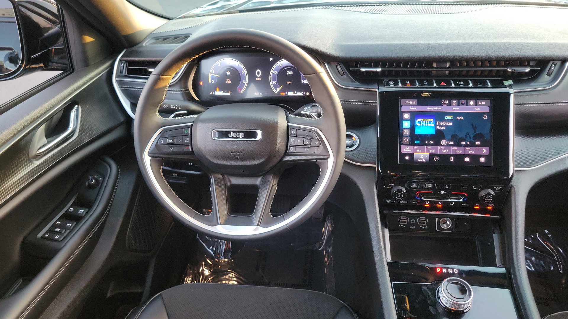 Used 2025 Diamond Black Crystal Pearlcoat Jeep Altitude X image 10