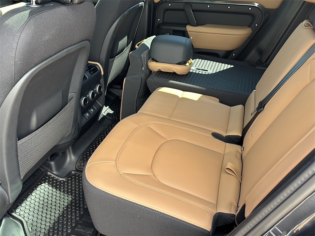 2025 Land Rover Defender 110 V8 photo 20